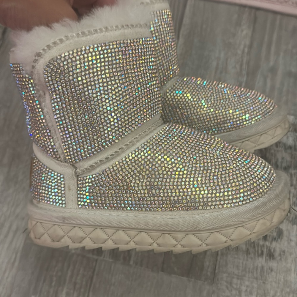 Girls boots size 25